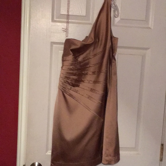 Gold dress - Picture 8 of 8